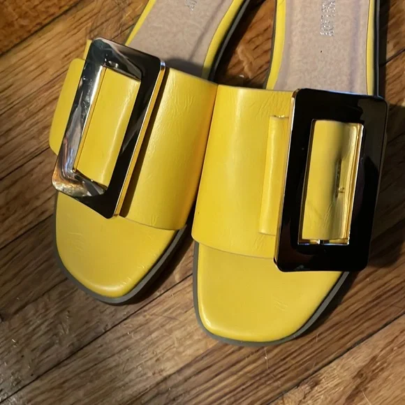 Charming Lady Slides - Picture 3 of 9